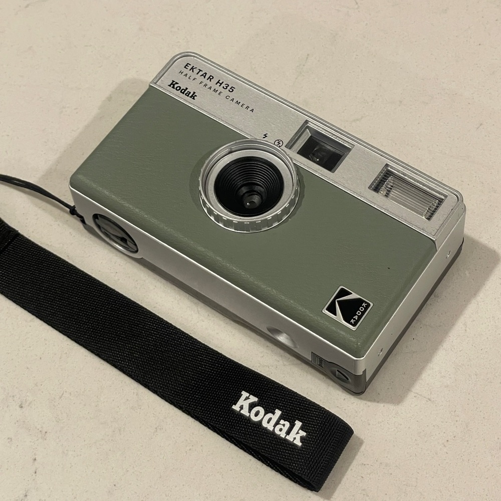 KODAK EKTAR H35: Half Frame Film Camera Sage
